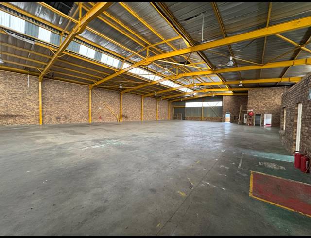 1,300M² WAREHOUSE FOR SALE IN ROBERTVILLE